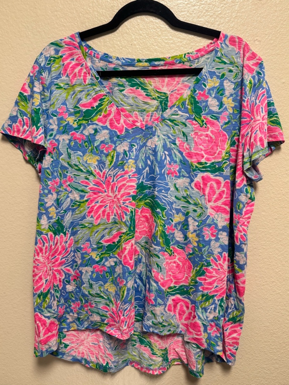 Lilly Pulitzer ETTA V-Neck Tee shirt